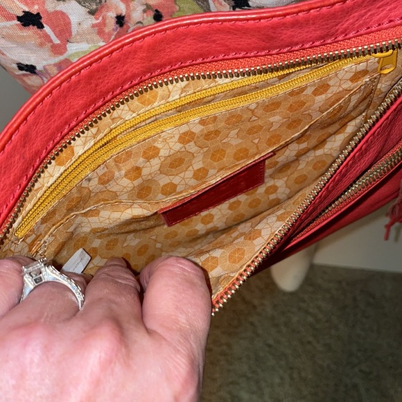 Hobo International red leather crossbody bag w/tassel - Picture 7 of 12